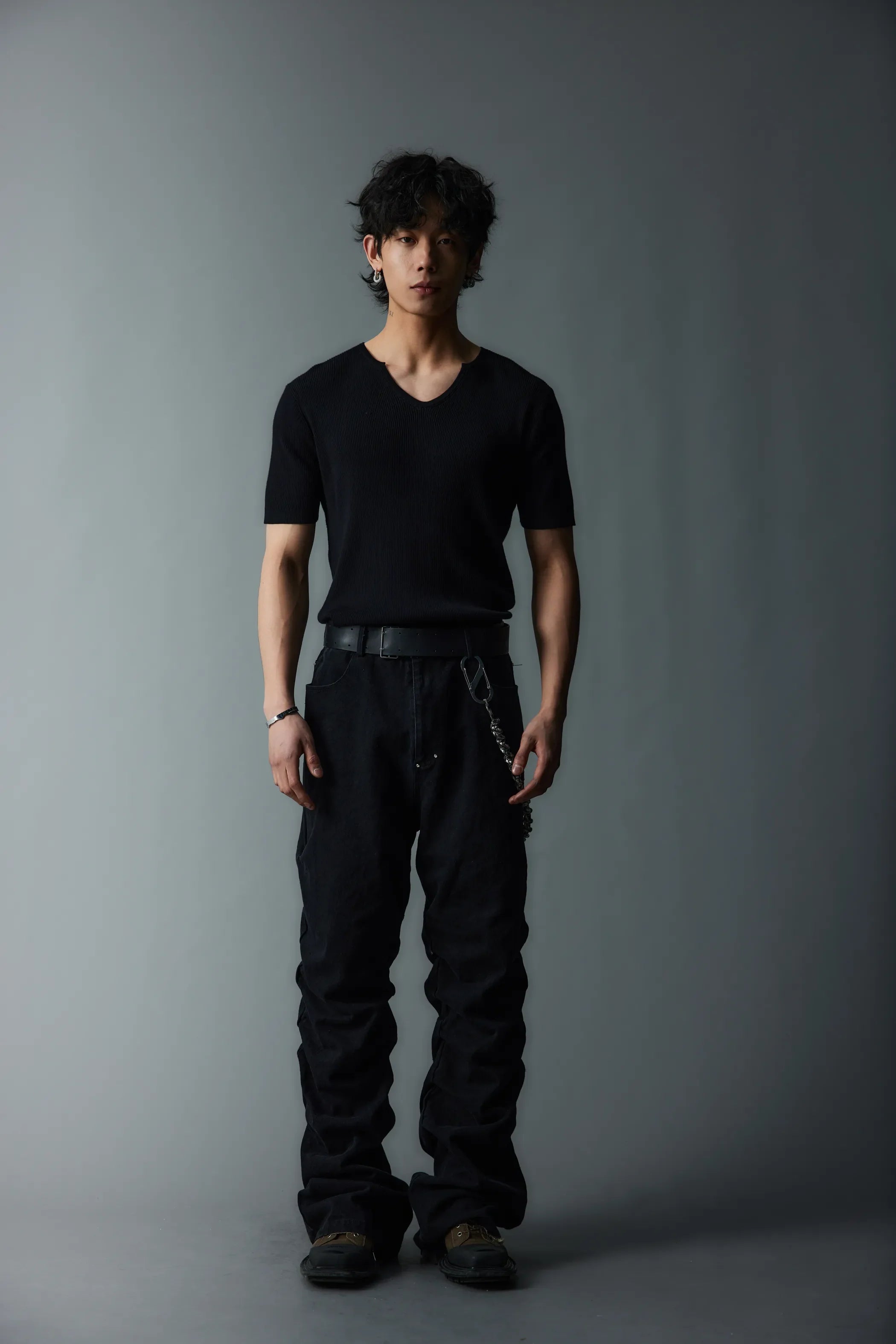 Model shot of Cloud-Knit V-Neck Relaxed Tee 2