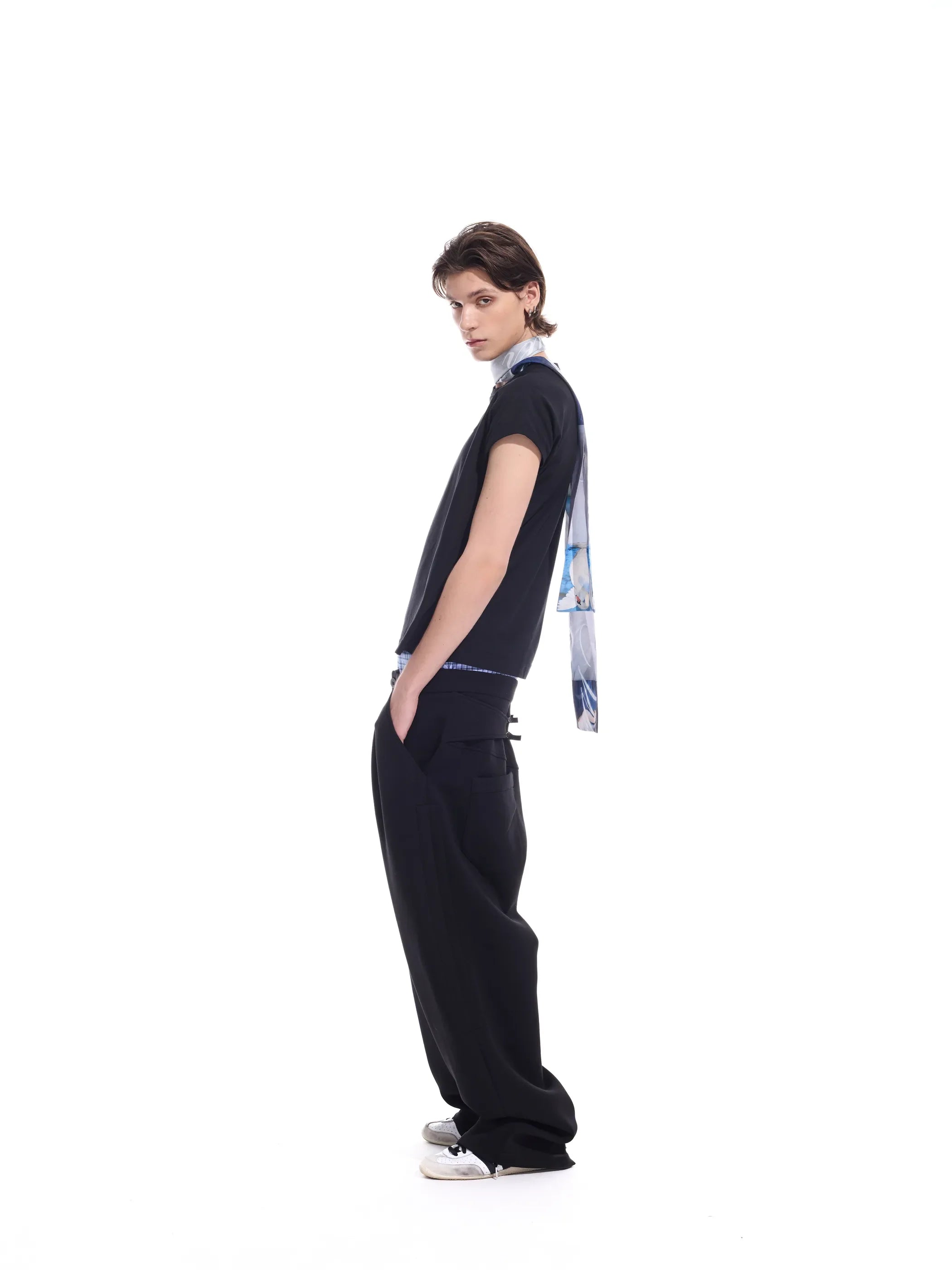 Minimalist construction crop tee