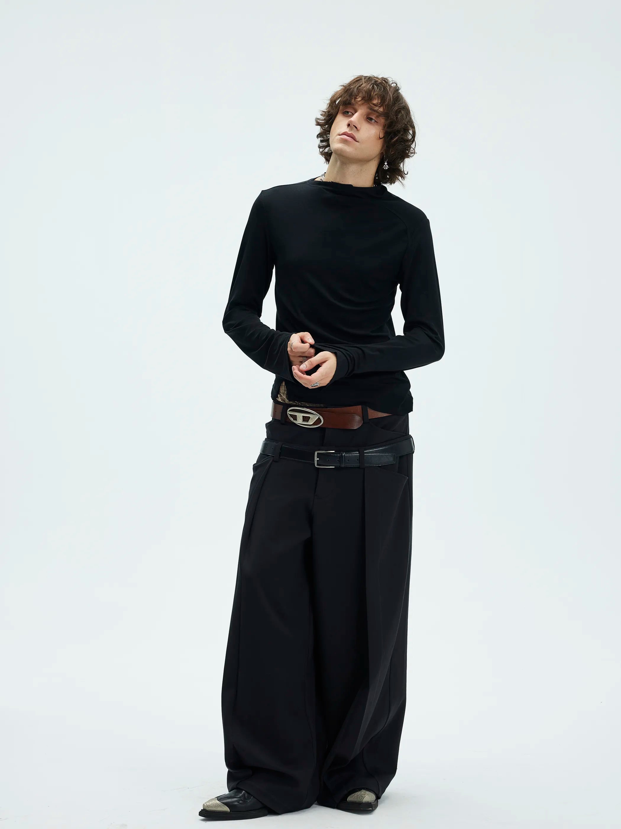 Model shot of Dual-Waist Baggy Drape Suit Trousers 2