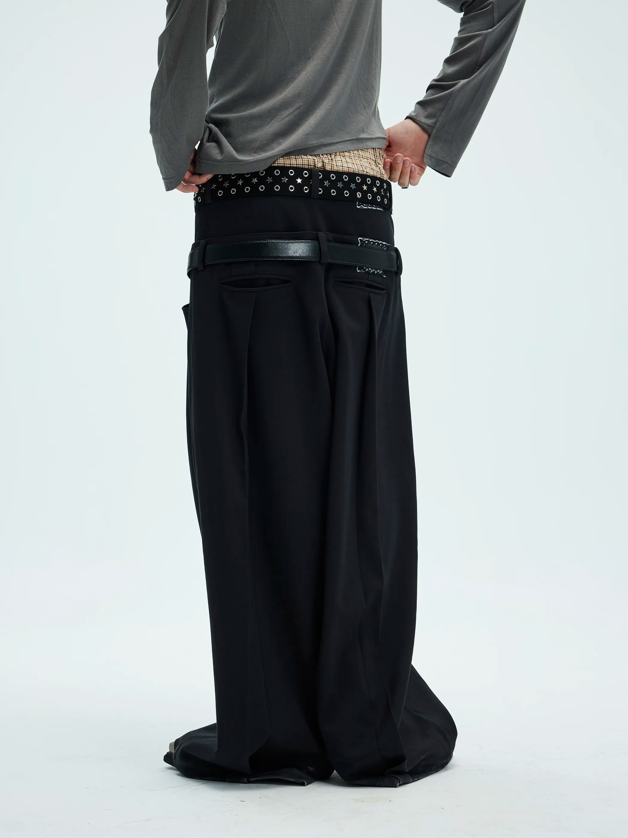 Model shot of Dual-Waist Baggy Drape Suit Trousers 4