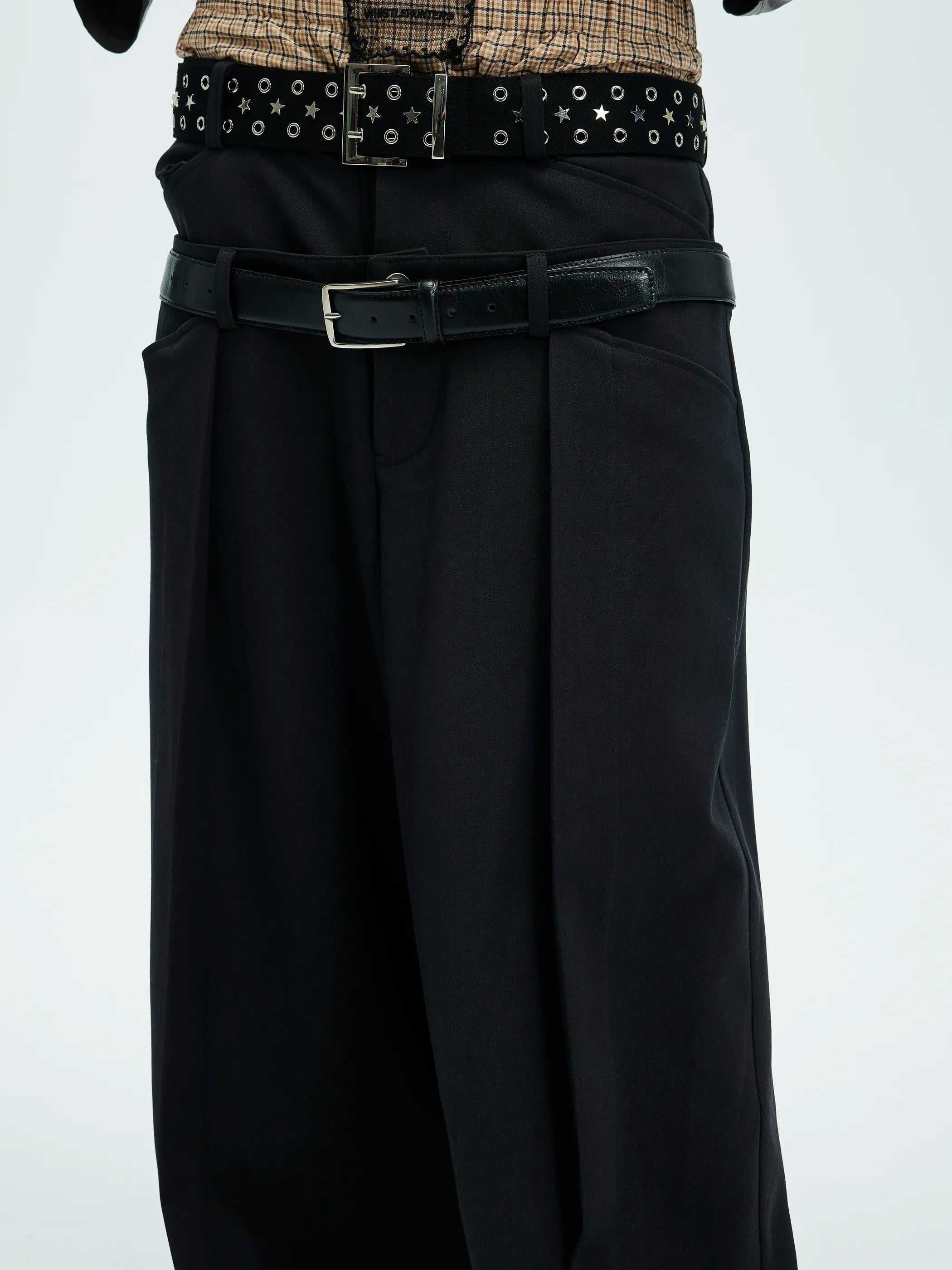 Model shot of Dual-Waist Baggy Drape Suit Trousers 6
