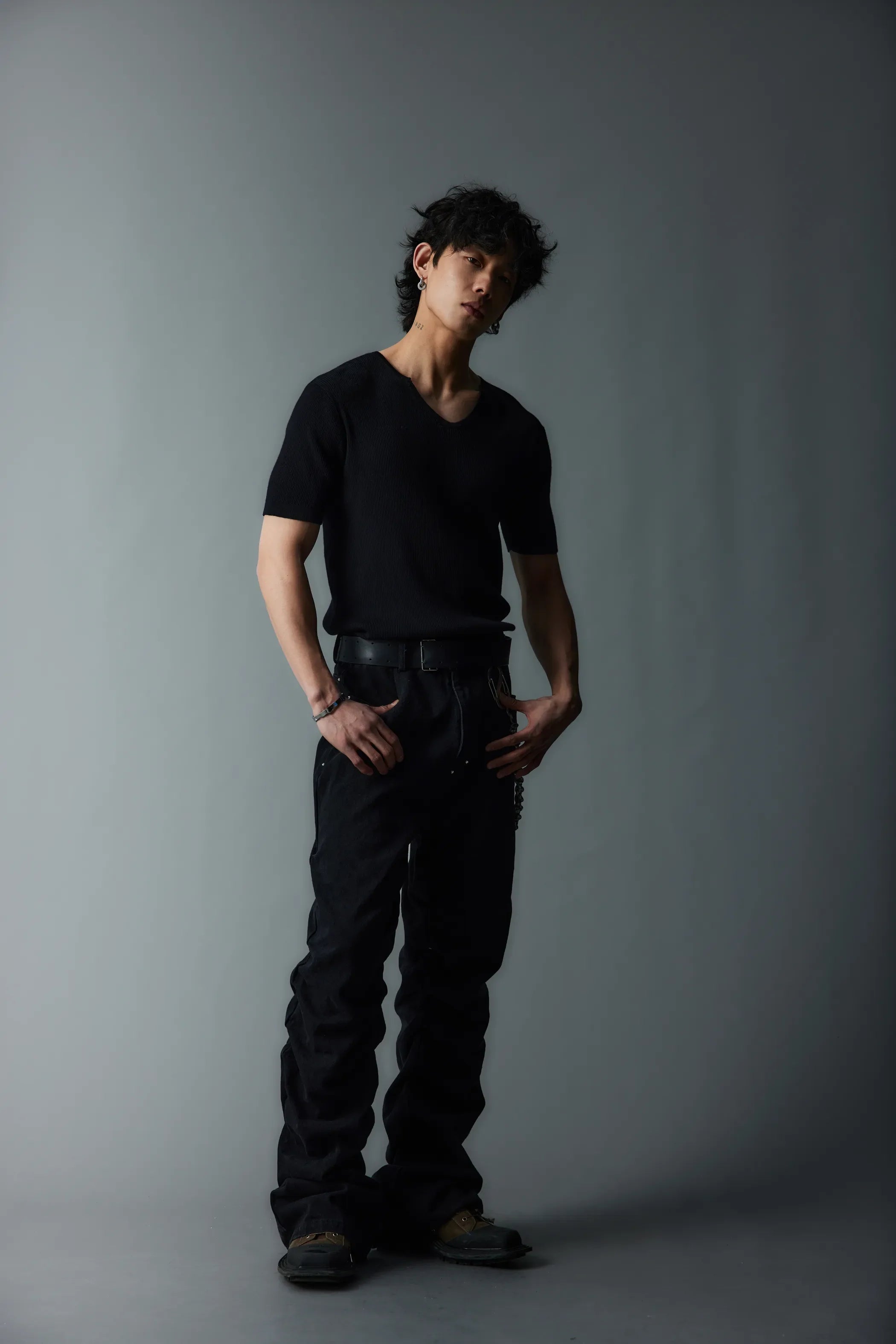 Model shot of Cloud-Knit V-Neck Relaxed Tee 5