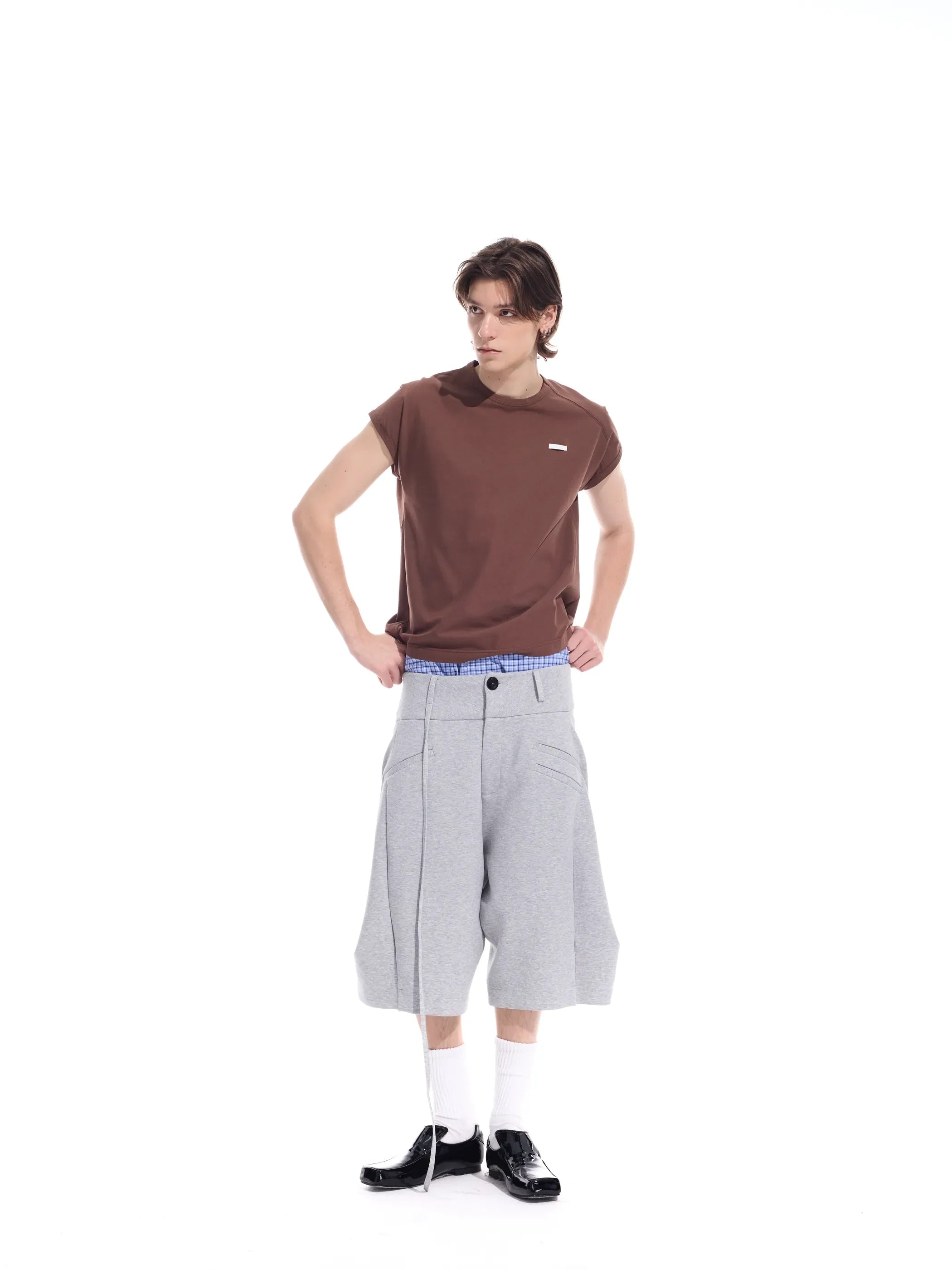 Minimalist construction crop tee