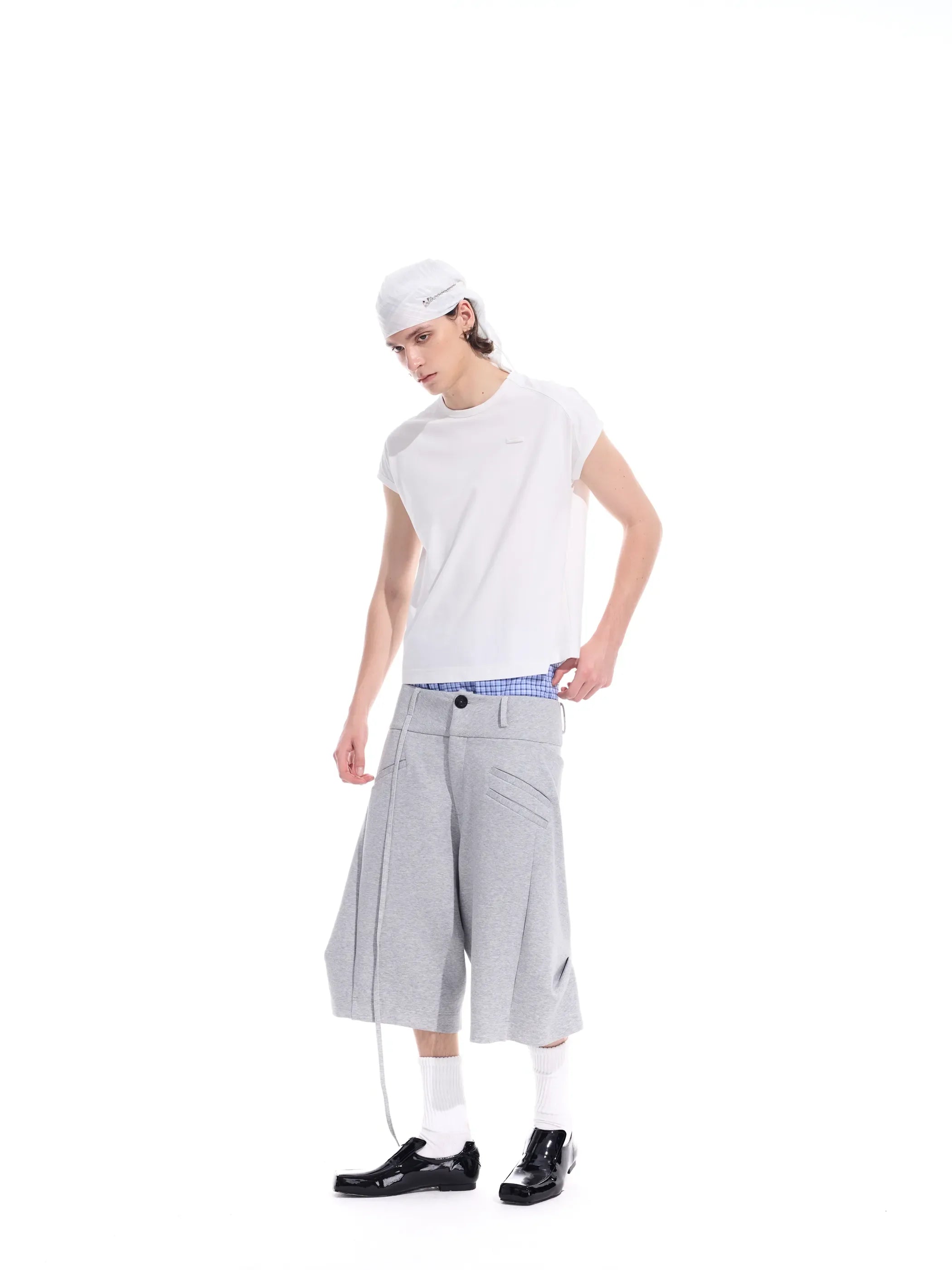 Minimalist construction crop tee
