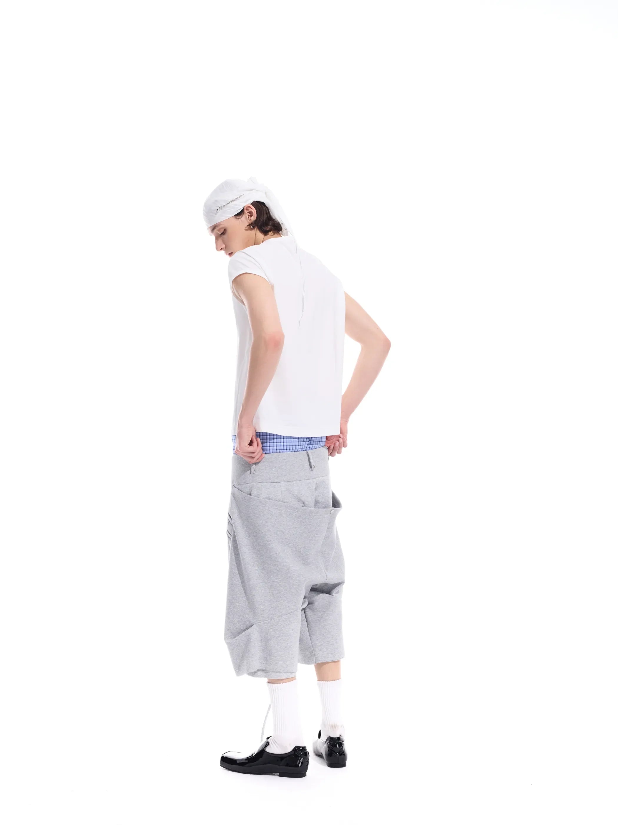 Minimalist construction crop tee