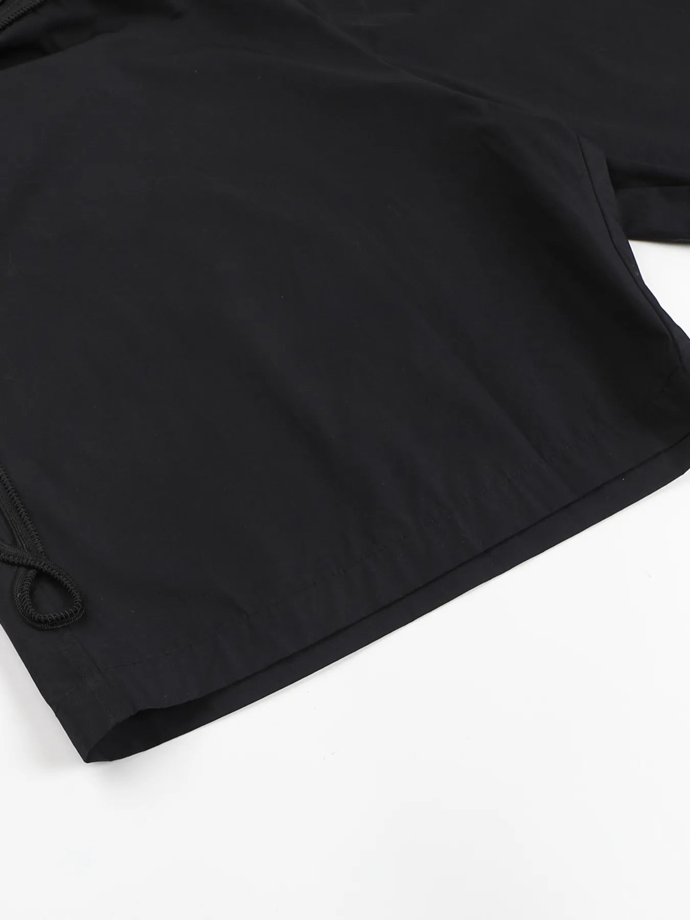 Court-style wind-resistant short pants