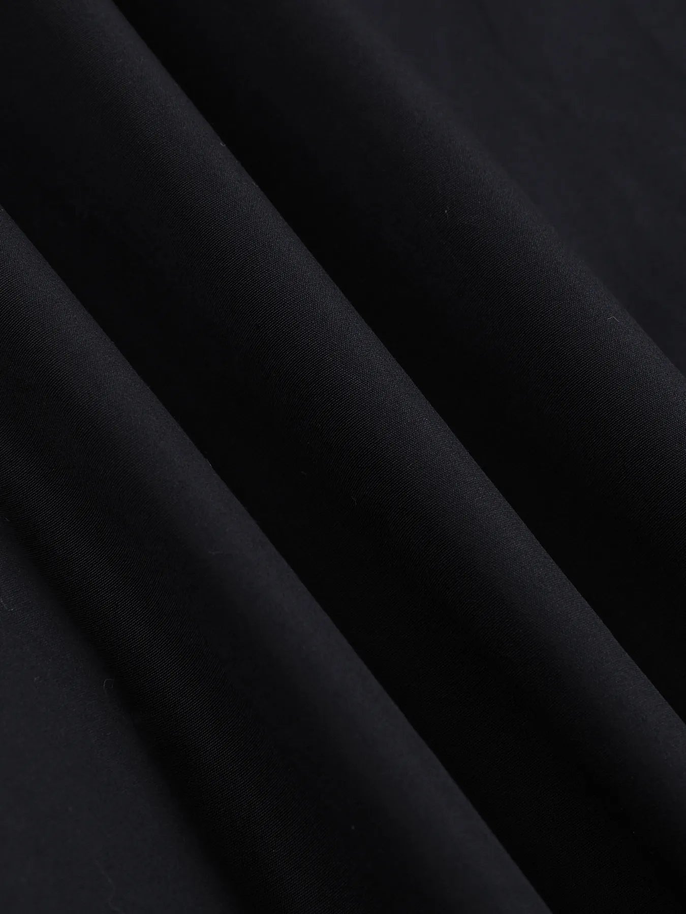 Court-style wind-resistant short pants