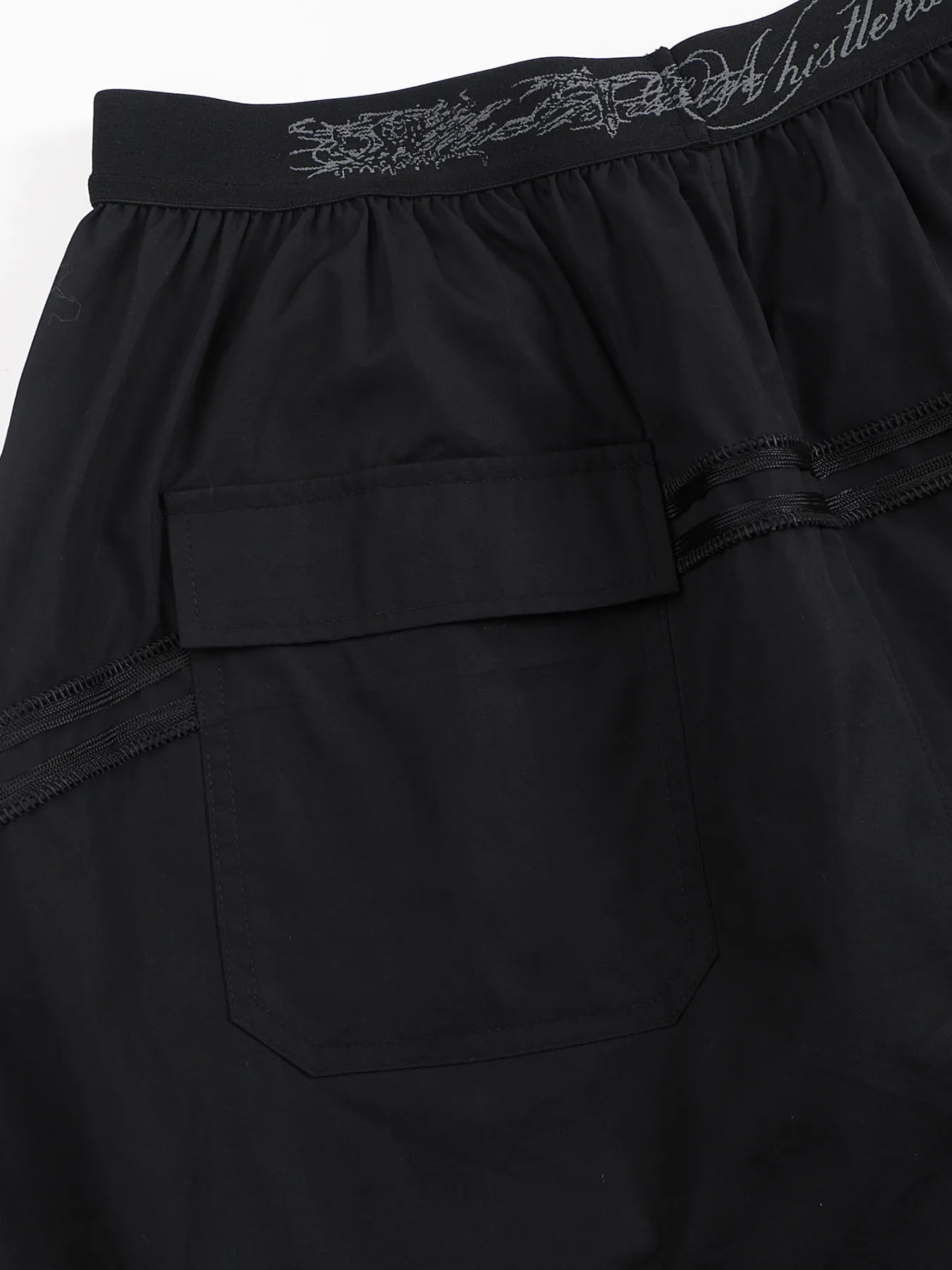 Court-style wind-resistant short pants