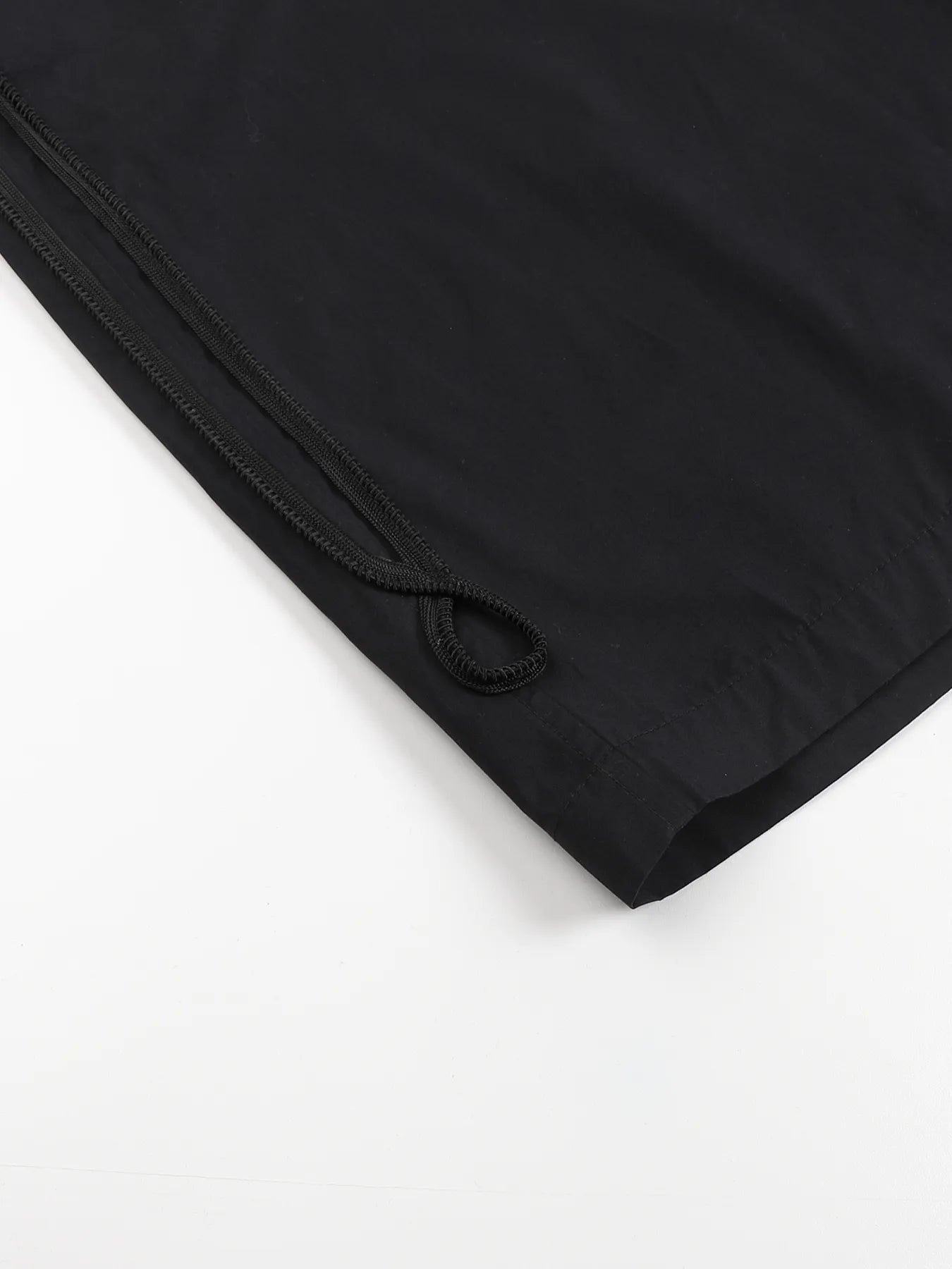 Court-style wind-resistant short pants